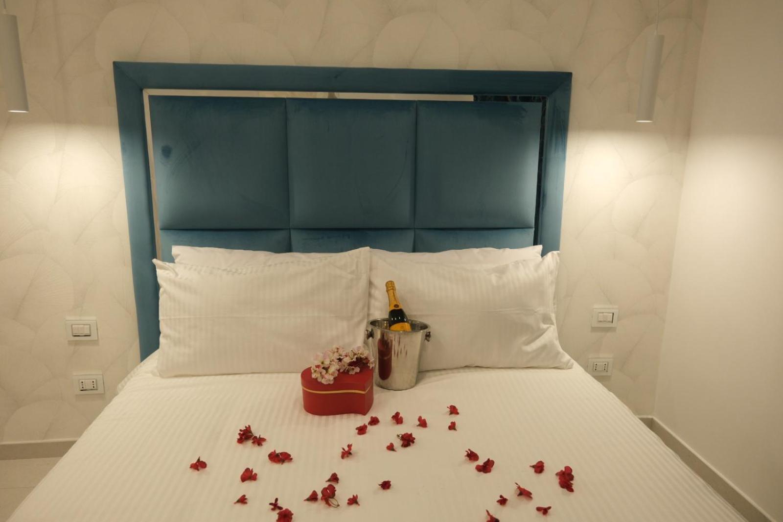 Luxury Masaniello Hotel Naples Exterior photo